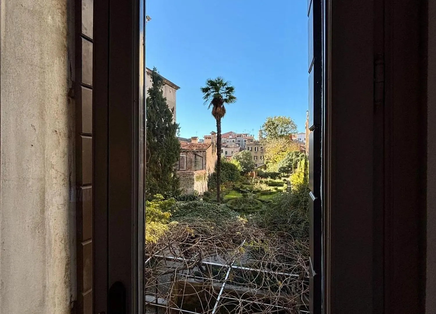 Il Giardino Segreto Di Monty Don Sul Canal Grande Venice